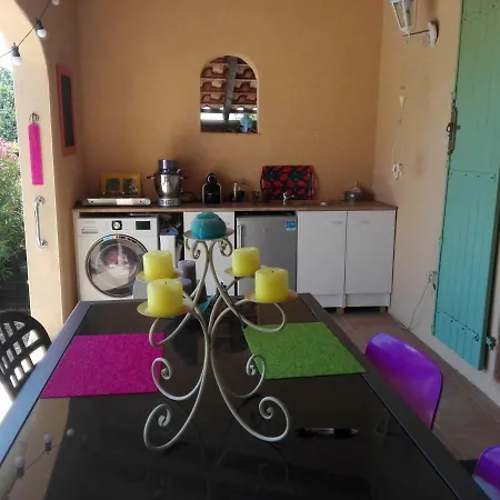D'hotes La Boucarude Bed & Breakfast